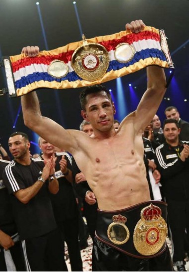 7.Decembra Bokserski susret Adnan Ćatić – Darren Barker