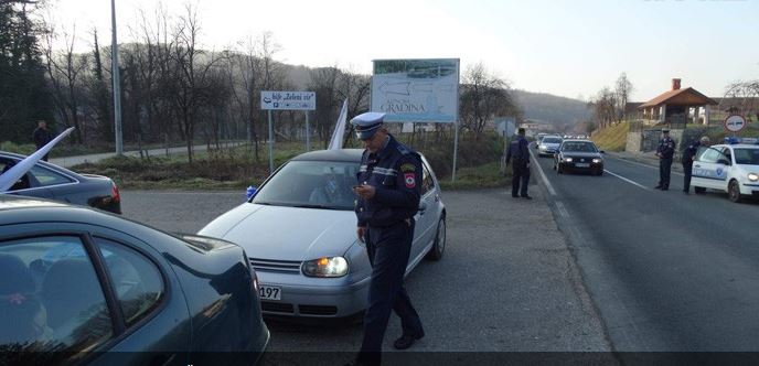 Zaustavili svatove, smetale im zastave sa “ LJILJANIMA”