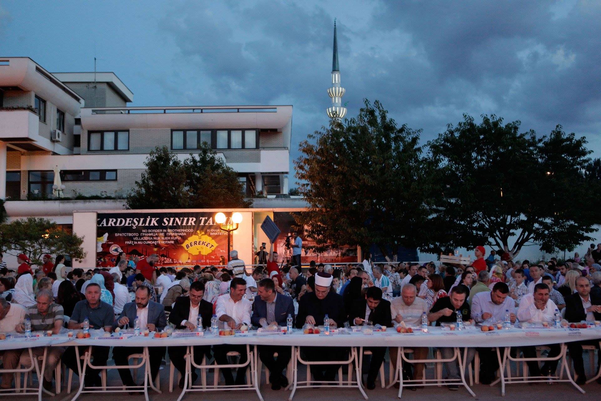 Dvije hiljade vjernika u Zagrebu zajedno iftarilo
