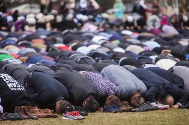 VIDEO//Preko 5.000 osoba na dženazi ubijenim studentima muslimanima